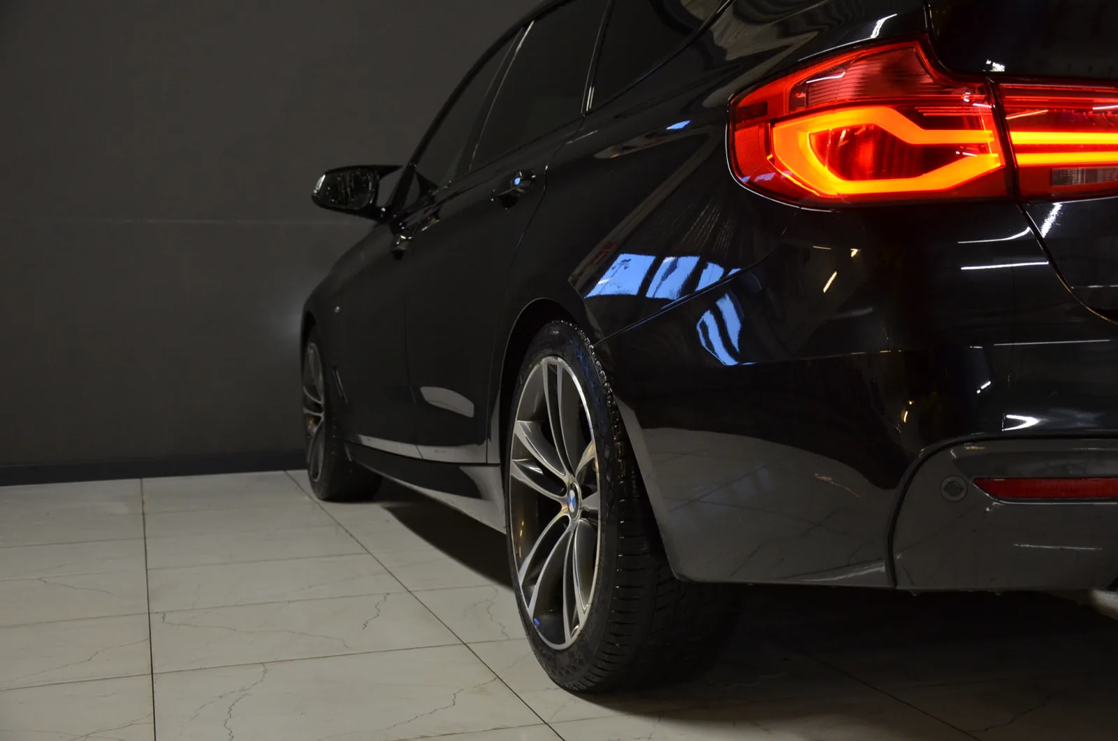 BMW · sportig detalj
